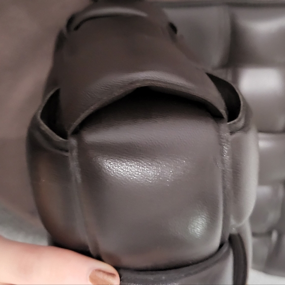 **like new** Bottega Veneta Paddes Cassette Bag (brown color) - Picture 5 of 7